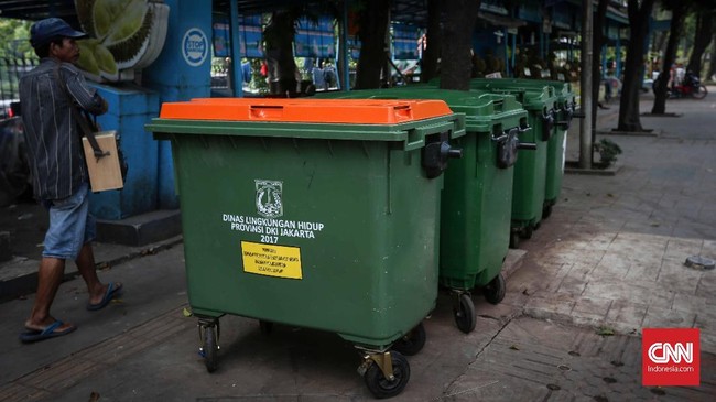 Walhi Jakarta meminta Gubernur Anies Baswedan membatalkan rencana pembangungan Fasilitas Pengelolaan Sampah Antara (FPSA) di Taman Tebet, Jakarta Selatan.