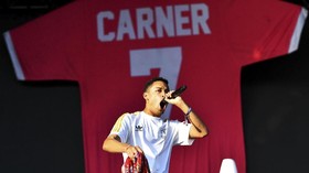 Kisah Kehidupan Loyle Carner di 'Not Waving, But Drowning'