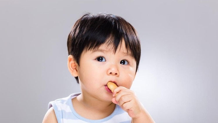 Multivitamin untuk anak dibutuhkan khususnya untuk anak yang sudah makan sayur dan buah.