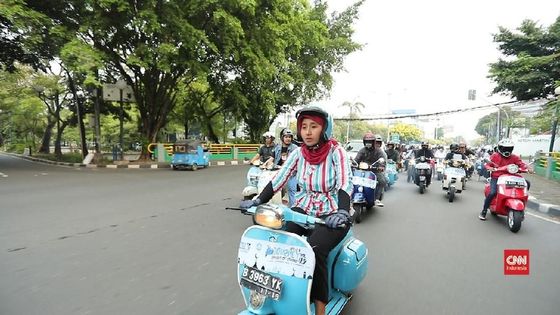 VIDEO: 'Riding Berbagi' Eca dan Komunitas Vespa