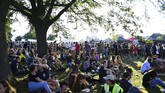 FOTO: Gembira Loka 'Field Day Festival' di Taman London Salah satu acara yang dinantikan warga London tiap tahunnya adalah Field Day Festival, ketika mereka dapat menonton konser, bergembira, bak tinggal di desa.