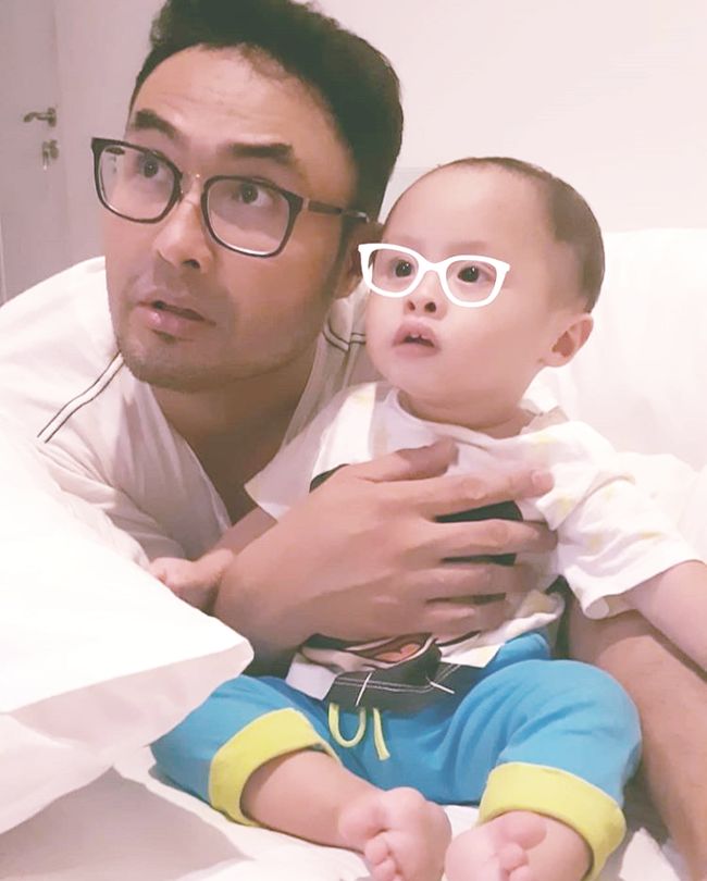 Surya Saputra dan Anak Laki-lakinya Bagai Pinang Dibelah Dua - Foto 1