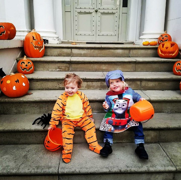 <p>Pakai kostum halloween, Sailor dan Lula sama-sama menggemaskan. (Foto: Instagram/davidgardner)</p>