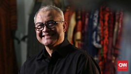 Sakit, Itang Yunasz Terpaksa Absen di Show NYFW Pertamanya