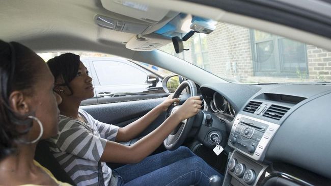 Bercanda Dalam Mobil Kurangi Konsentrasi Pengemudi