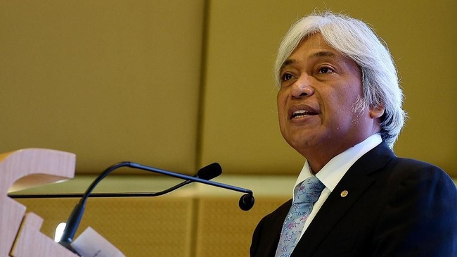 Di tengah isu skandal korupsi 1MDB, gubernur bank sentral Malaysia, Muhammad Ibrahim, mengajukan pengunduran diri pada Rabu (6/6).
