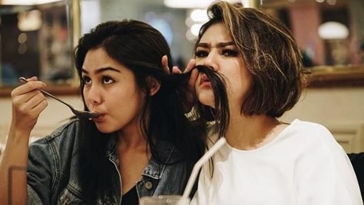 Sissy Prescillia dekat banget dengan adik perempuannya, Vanesha Prescilla. Seperti apa sih, kedekatan mereka?