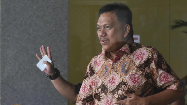Keberhasilan Olly Dondokambey mempertahankan kesejahteraan petani saat pandemi Covid-19 membuatnya meraih penghargaan The Innovatif Leader.
