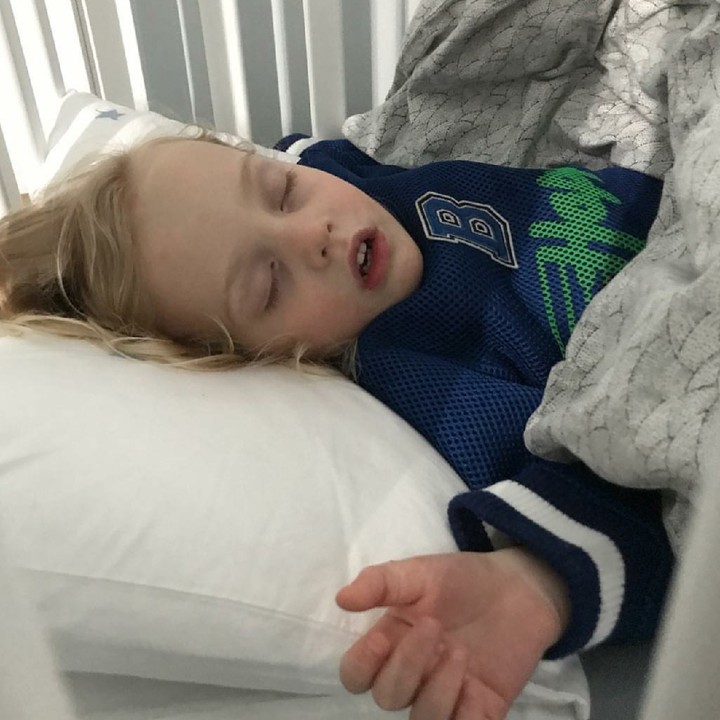 <p>Melihat Sailor tidur jadi ikutan ngantuk nih. (Instagram/misslivalittle)</p>