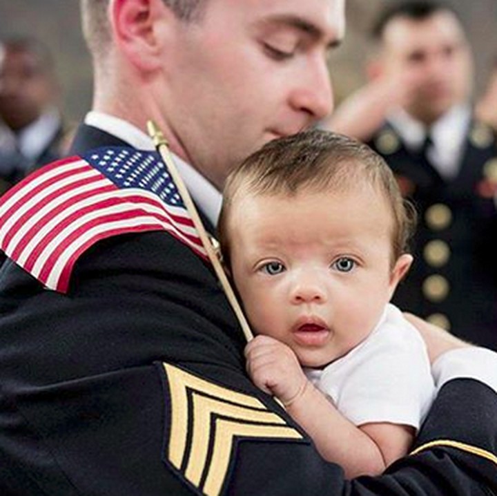 <p>So sweet banget ya. Christian digendong salah satu teman ayahnya. (Foto: Instagram/ @pinehurstphotography)  </p>