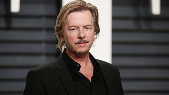 David Spade, aktor, penulis dan komedian yang juga adik ipar desainer Kate Spade mengunggah foto-foto kenangan bersama kakaknya.