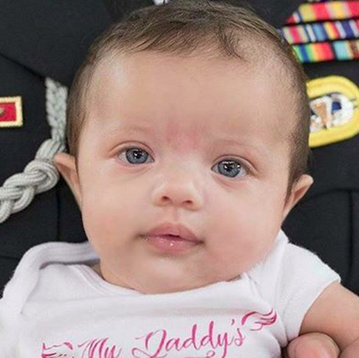 <p>Brittany bilang sesi foto dengan melibatkan teman suaminya ini bertujuan memberi tahu si kecil bahwa meski ayahnya sudah tiada, dia tetap dicintai banyak orang termasuk teman-teman ayahnya. (Foto: Instagram/ @pinehurstphotography)</p>