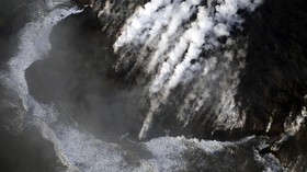 Lava Keringkan Danau Terbesar Hawaii dalam Hitungan Jam