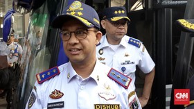Anies Sebut Risiko Kontaminasi Corona di KRL Tinggi
