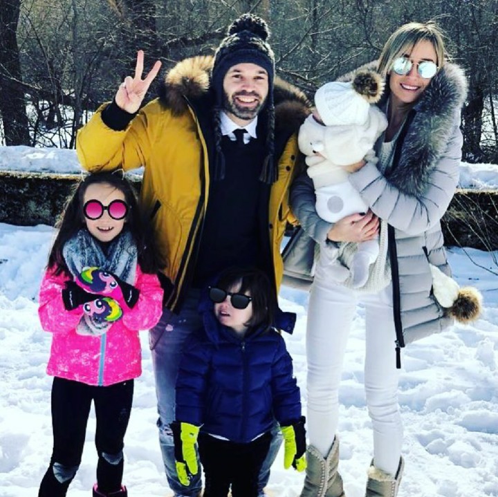 <p>Iniesta sering banget mengajak keluarganya liburan bareng nih. (Foto: Instagram/andresiniesta8)</p>