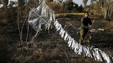 FOTO: Palestina Serbu Israel dengan Layang-layang Warga Palestina berusaha menunjukkan perlawanannya dengan berbagai cara, termasuk dengan menggunakan layang-layang.