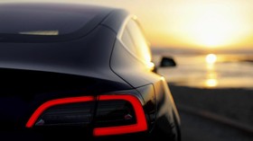FOTO: Tesla Model 3 Jadi Ancaman Mobil Konvensional