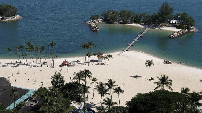 Bersantai sembari menikmati hidup, dan memantau keindahan pulau tersebut adalah kegiatan yang bisa dilakukan oleh para pensiunan.