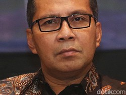 Heboh Pria Berbadik Kejar Pendemo Gegara APK Danny Dibongkar