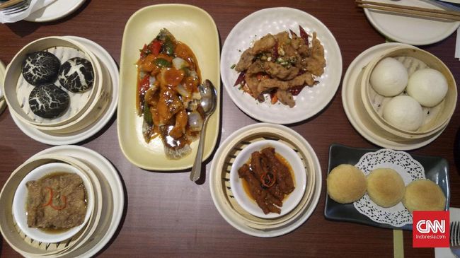 Berada di Transmart Cempaka Putih, Jakarta, restoran Tasty Kitchen menghadirkan aneka makanan khas Hong Kong termasuk dimsumnya yang patut dicoba.