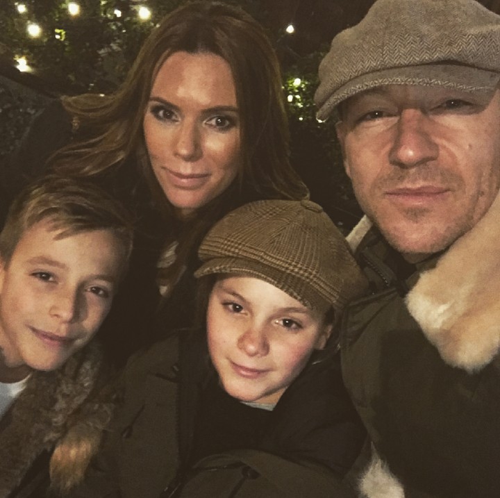 <p>Pemain asal Inggris yang sekarang membela klub Aston Villa ini selalu punya cara seru untuk quality time bareng keluarga. (Foto: Instagram/johnterry)</p>