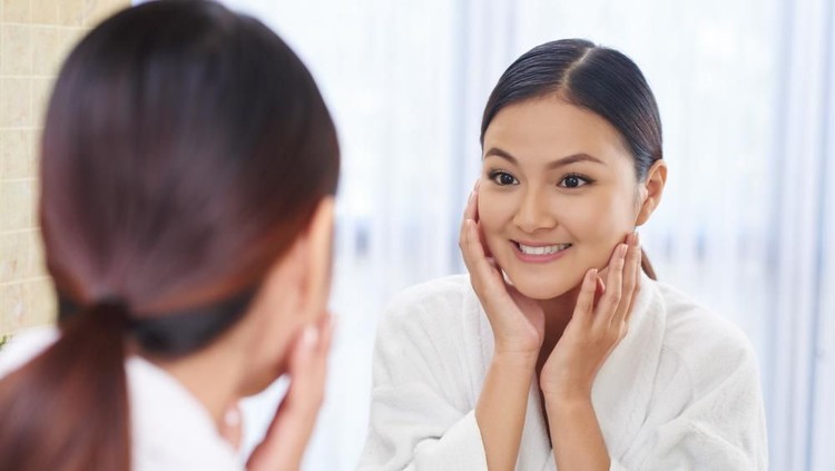 Ketika wanita sedang hamil, ada beberapa perubahan yang terjadi pada tubuhnya. Salah satunya kulit, simak ciri-ciri orang hamil yang bisa dilihat dari kulit.