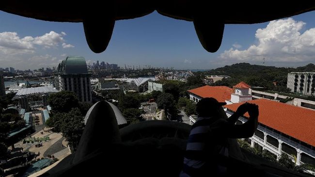 Singapura Tolak Masuk Eks-Tersangka Teroris Australia Otoritas Singapura dikabarkan menolak masuk seorang eks-tersangka teroris asal Australia, Zeky Mallah, Kamis (7/6).
