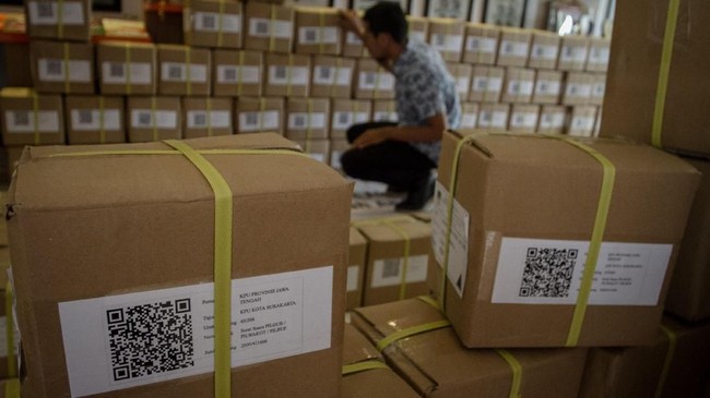 Menurut pengusaha logistik, kenaikan biaya kargo yang dilakukan hampir semua maskapai penerbangan telah membebani biaya logistik.