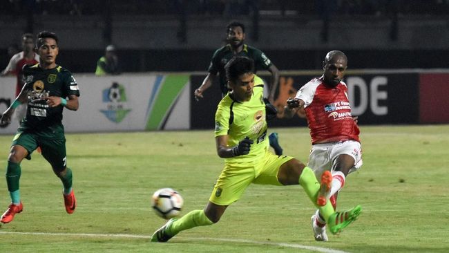 Hasil Liga 1 2019: Persebaya Menang Dramatis atas Persipura Persebaya Surabaya meraih kemenangan dramatis atas Persipura Jayapura lewat gol tunggal David da Silva pada lanjutan Liga 1 2019.
