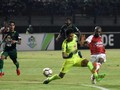 Djadjang Bela Kiper Persebaya dari Cemooh Suporter