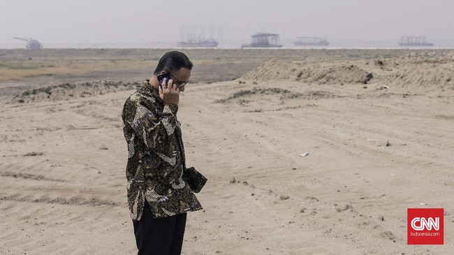 Anies Baswedan disebut sedang mencitrakan dirinya sebagai pemimpin pro rakyat kecil dengan aksi beraninya menyegel pembangunan di pulau reklamasi Teluk Jakarta.