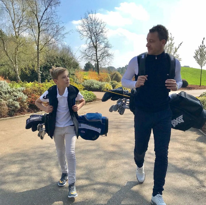 <p>Untuk quality time-an sama jagoan ciliknya, Georgie, Terry sering ngajak main golf nih, Bun. (Foto: Instagram/johnterry)</p>
