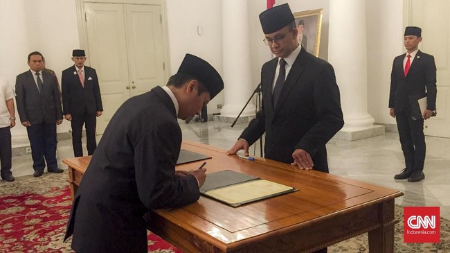 Anies Baswedan berharap Dzikran Kurniawan selaku Kepala UPT Rumah DP Nol Rupiah mampu memenuhi kebutuhan warga Jakarta terkait perumahaan.