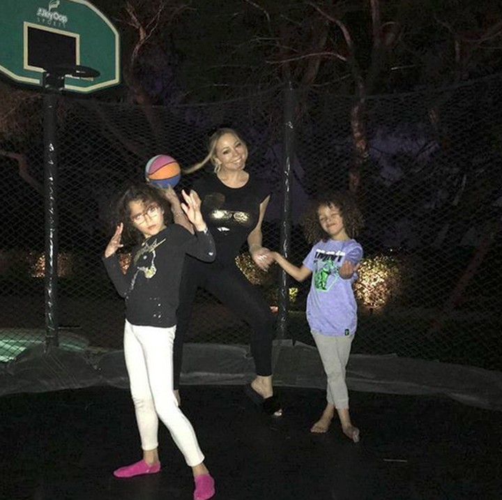 <p>Menghabiskan waktu bareng anak dengan main basket, kenapa nggak? (Foto: Instagram/ @mariahcarey)  </p>