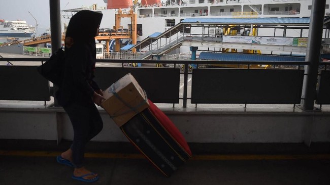 BMKG memperingatkan potensi gelombang tinggi di sekitar perairan Selat Sunda dan Jawa dekat Pelabuhan Merak dalam beberapa hari ke depan.