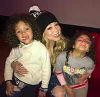 So Sweet! Momen Kebersamaan Mariah Carey Dan Anak Kembarnya - 1