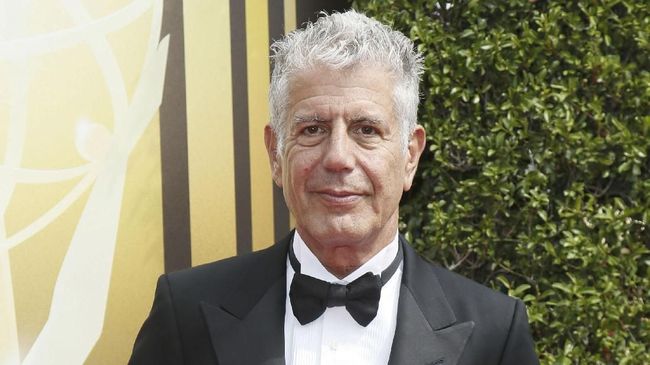 Sekitar 215 benda pribadi milik Anthony Bourdain termasuk pisau yang terbuat dari meteorit dan baja favoritnya bakal dilelang.