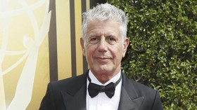 Pisau Meteorit dan Baja Anthony Bourdain Bakal Dilelang