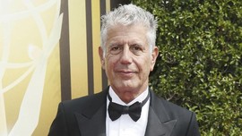 Pisau Meteorit dan Baja Anthony Bourdain Bakal Dilelang