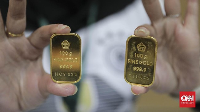 Harga emas PT Aneka Tambang Tbk atau Antam merosot Rp10 ribu menjadi Rp701 ribu per gram pada Jumat (12/7).