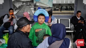 FOTO: Mudik ke Kampung Halaman dari Stasiun Pasar Senen