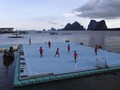 Lapangan Bola Mengambang di Tengah Laut Thailand