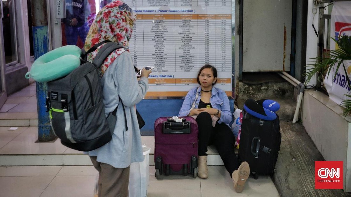 FOTO: Mudik ke Kampung Halaman dari Stasiun Pasar Senen