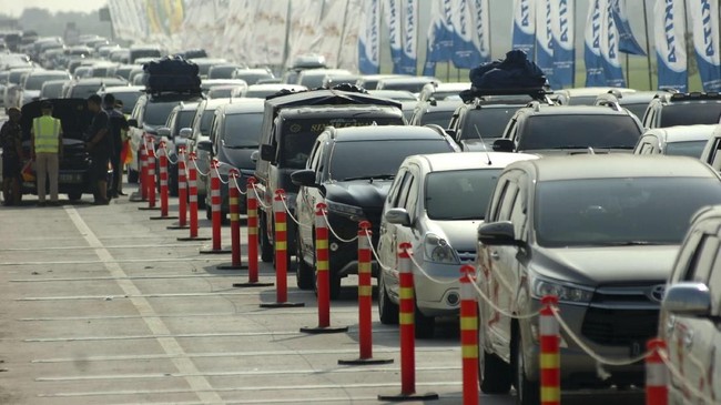 Jasa Marga menyebut setidaknya ada 361.495 kendaraan yang keluar dari Jakarta melalui Gerbang Tol (GT) Cikarang Utama hingga Senin (11/6) pagi.