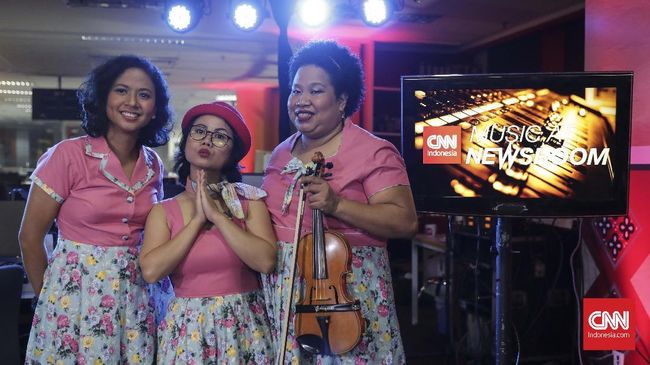 Melalui lagu 'Jadi Wanita', NonaRia menilai bahwa wanita zaman sekarang memiliki kebebasan untuk memilih, mulai dari gaya hingga pekerjaan.