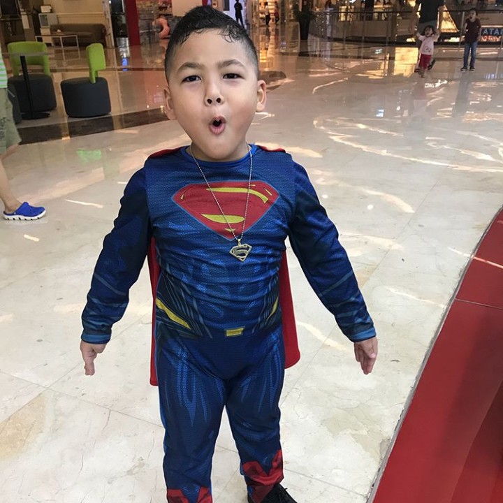 <p>Amboi! Kerennya Superman cilik ini. (Foto: Instagram @kellen.12)</p>