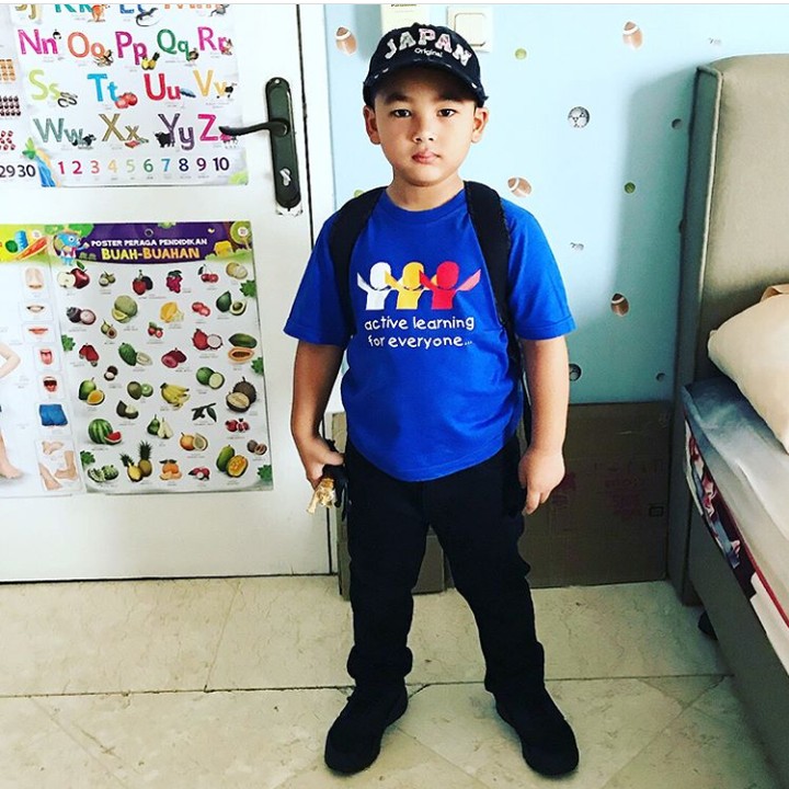 <p>Berekspresi serius, Kellen tampak cool banget. (Foto: Instagram @kellen.12)</p>