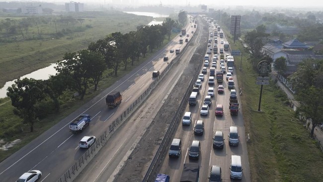 Waspada 'Microsleep' Saat Melaju di Tol Saat ini terjadi, otak merasakan kelelahan namun tetap bertahan supaya kita tetap terjaga. Efeknya bisa menimbulkan kecelakaan.