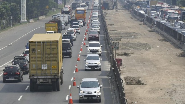 Demi kelancaran arus balik, rekayasa arus lalin contraflow di Jalan Tol Cikampek arah Jakarta, dari sebelumnya dari KM 47, kini dimulai dari kilometer 65.