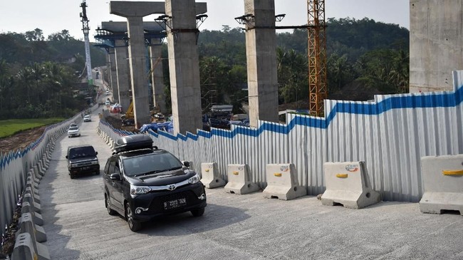 Spesifikasi mobil saja belum cukup untuk melintasi tanjakan, buat menghadapi tantangan ini tetap dibutuhkan keahlian mengemudi yang baik.